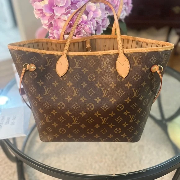 ❌SOLD❌AUTHENTIC Louis Vuitton Monogram Canvas with Gold Hardware - Picture 5 of 16